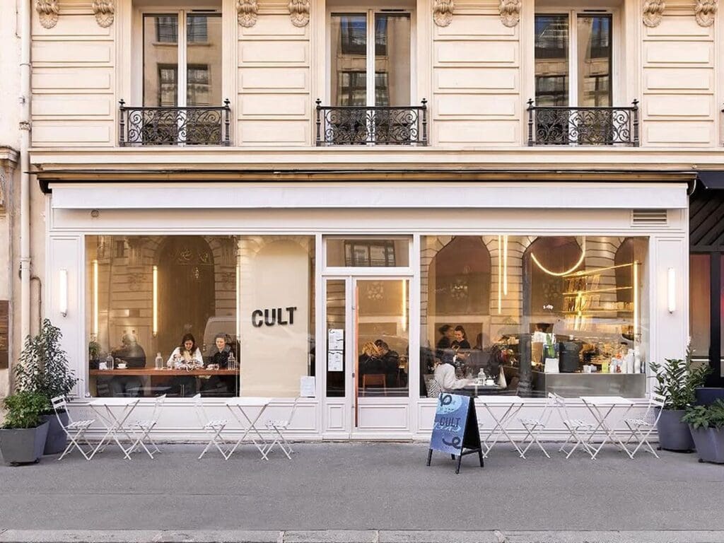 Exterior of Kozy in Paris with a bright, welcoming façade and street-side seating, a popular wholesome brunch stop for a girls’ weekend.