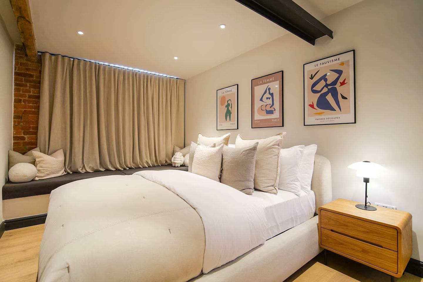 Multiple ensuite bedrooms in a Manchester Airbnb, making hen weekend mornings easier with no bathroom queues.