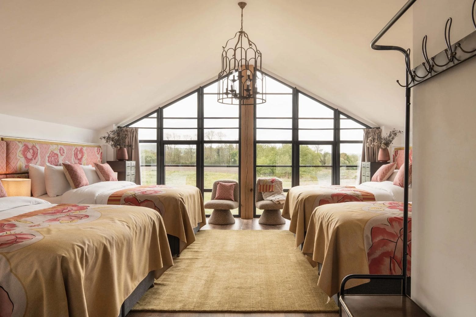 Large countryside house with pool and entertainment spaces in Airbnbs in Bath for a hen weekend.