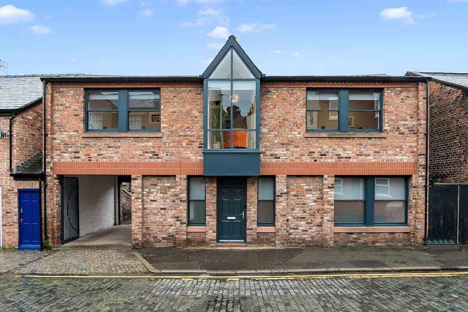 Spacious group house with multiple beds and central location in Airbnbs in Liverpool for a hen weekend.