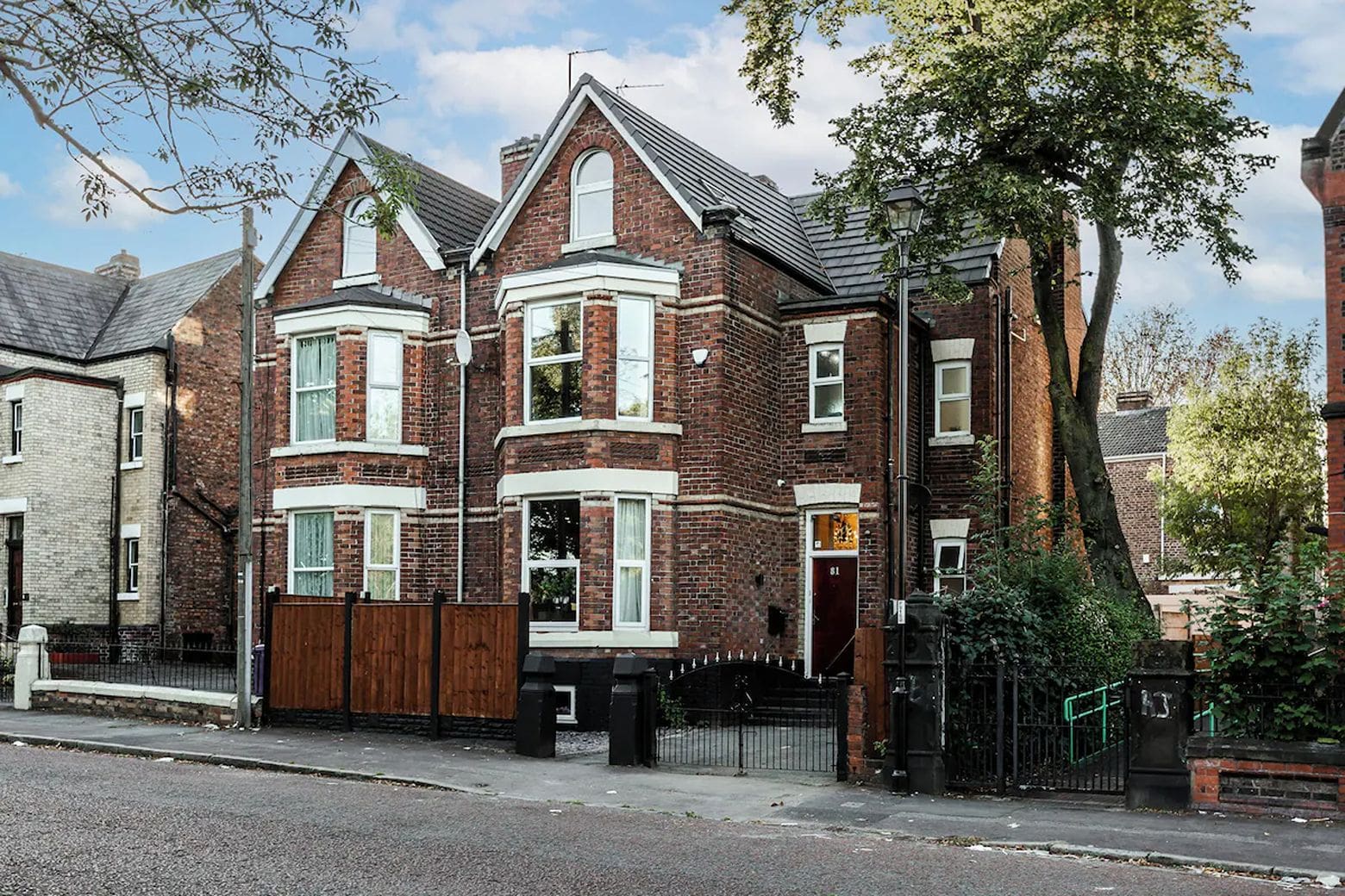 Large villa with en-suite bedrooms and hot tub in Airbnbs in Liverpool for a hen weekend.