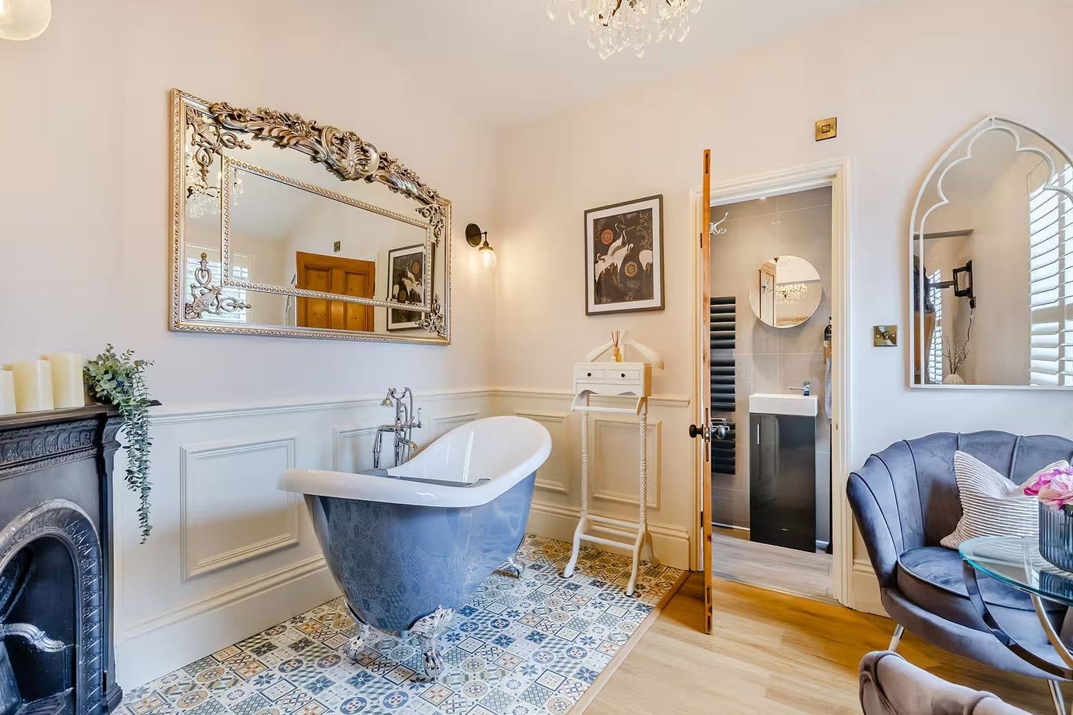 Cosy villa with courtyard, hot tub and sauna in Airbnbs in York for a hen weekend just outside the city walls.