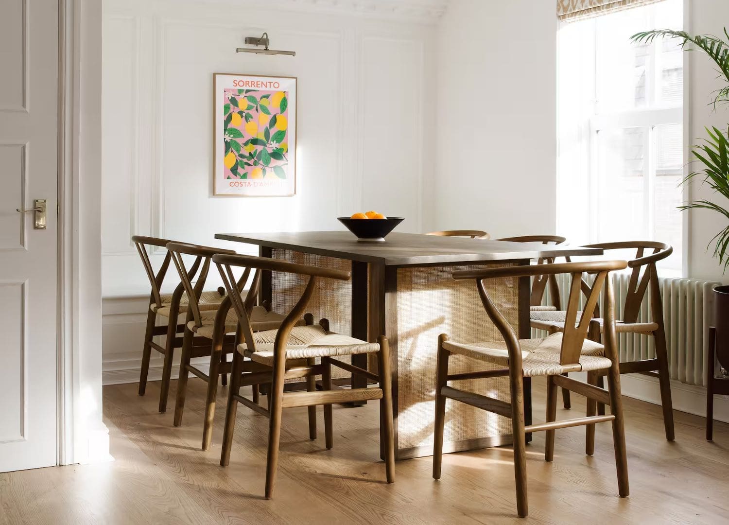 Hen-friendly group villa with spacious social areas in Airbnbs in London for a hen weekend.