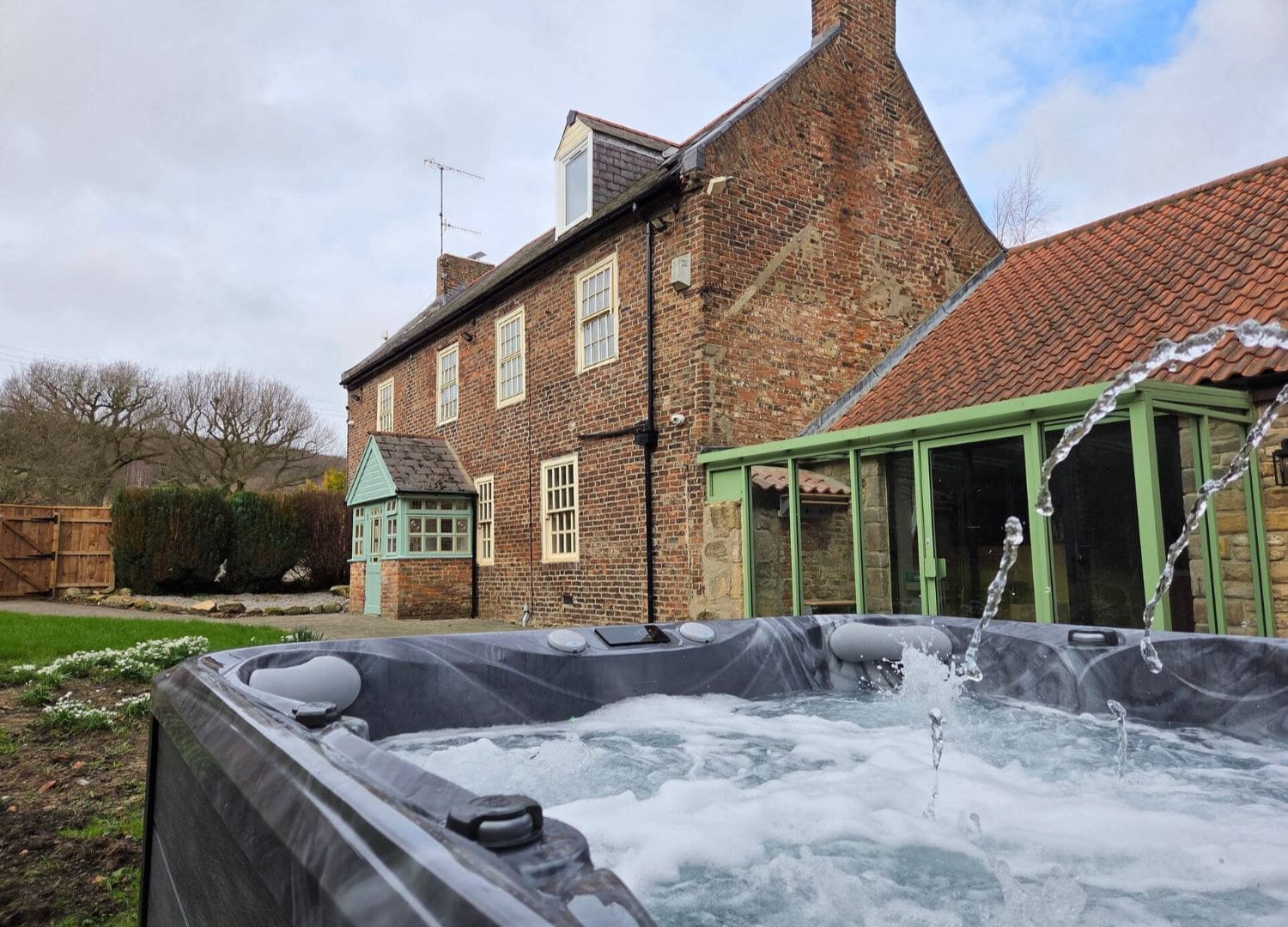 Relaxed farmhouse with hot tub, games room and courtyard space in Airbnbs in Newcastle for a hen weekend near the city.