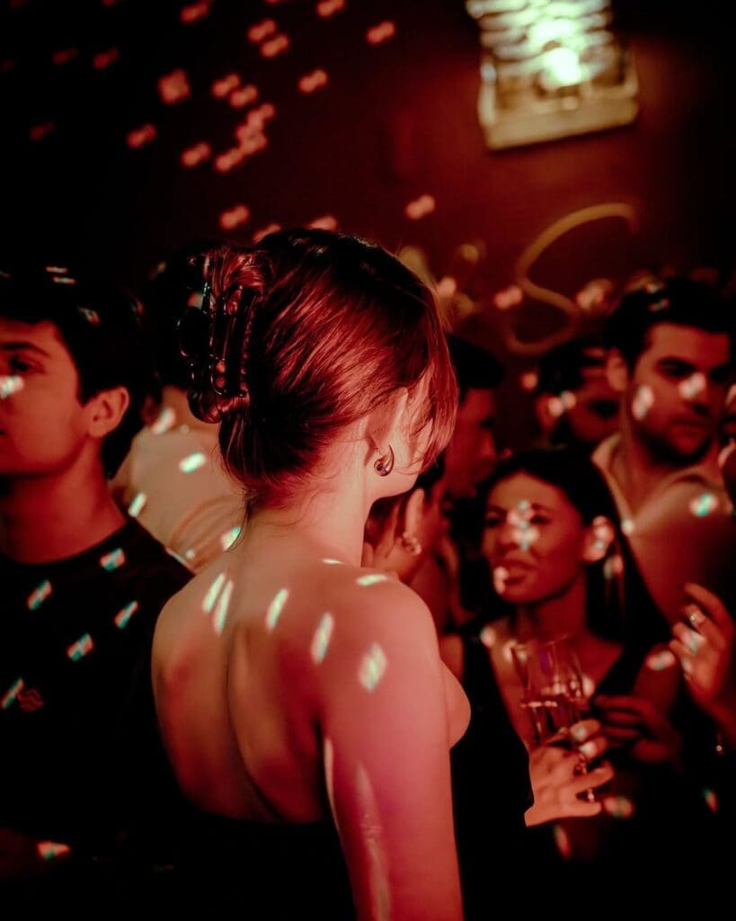 Late-night club atmosphere at Club Sacramento in Lisbon, with DJs, drinks and dancing for a girls’ night out or hen weekend.