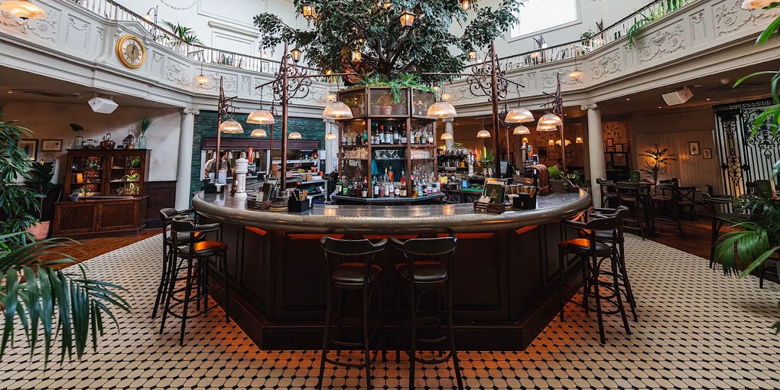 Bottomless brunch inside The Botanist Bath’s Octagon Chapel, a pretty Bath hen weekend spot for brunch and cocktails.