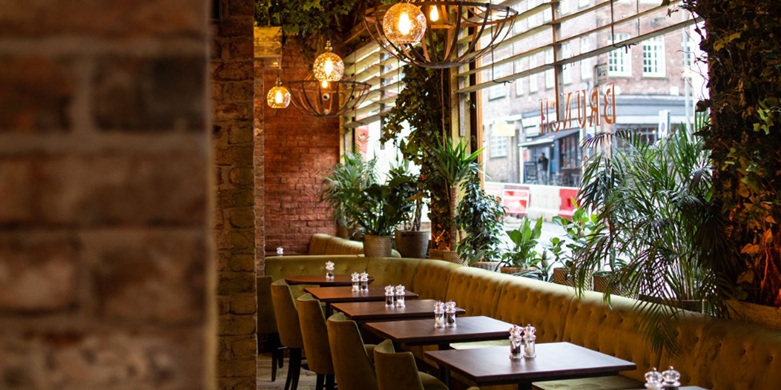 Bottomless brunch at The Brunch & Cocktail Club Liverpool, with brunch food, Bellinis and a live DJ for a Liverpool hen weekend.